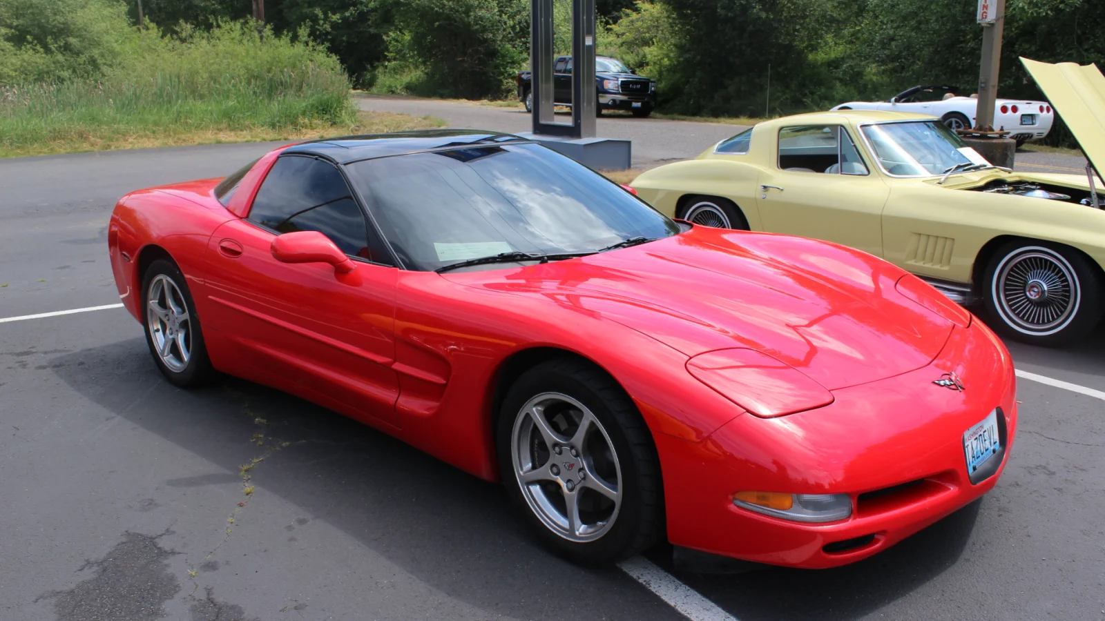 Corvette Generations/C5/C5 Red (8).webp